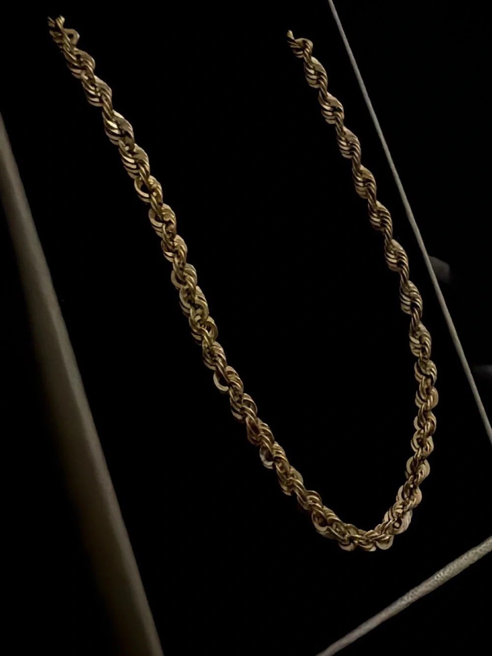Gold rope link chain ￼